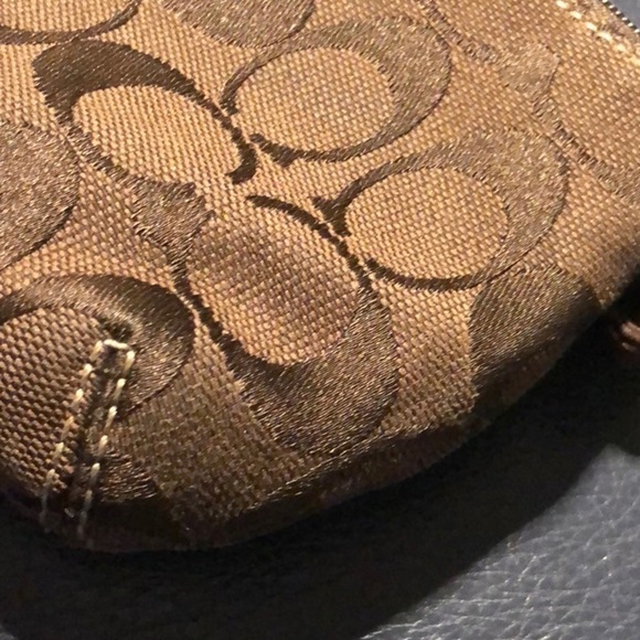 [COACH] Brown Carly Wristlet - Picture 9 of 10